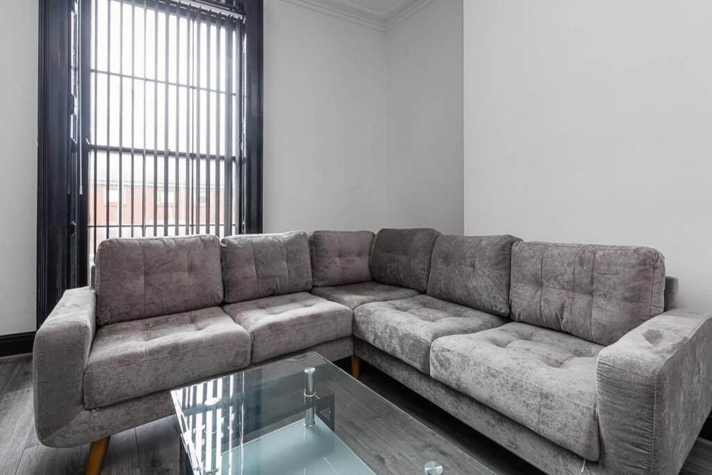 Magee Airbnb Guest house *